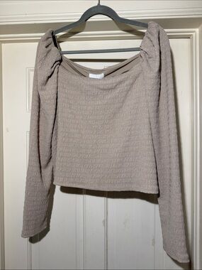 H&M Textured Puff-Sleeve Long Sleeve Crop Top in Taupe